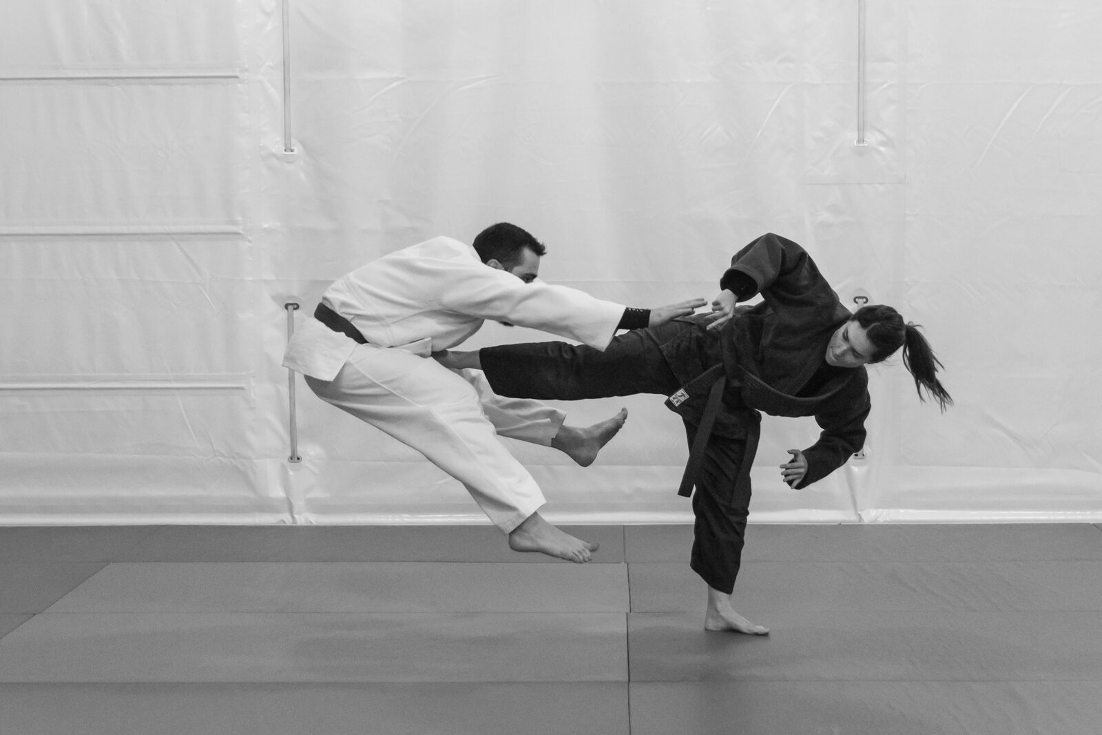 Clase de defensa personal para adolescentes y adultos